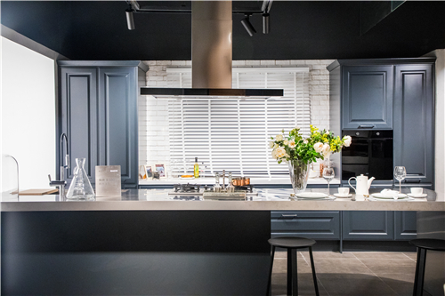 老板電器一路跌下250億 它是否跌出了“黃金坑”？